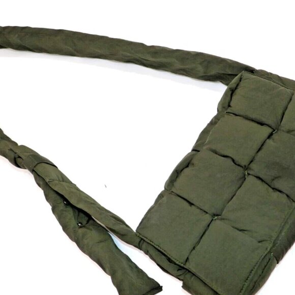 Bottega Veneta Camping Medium Intreccio Nylon Padded Tech Cassette - Picture 8 of 14